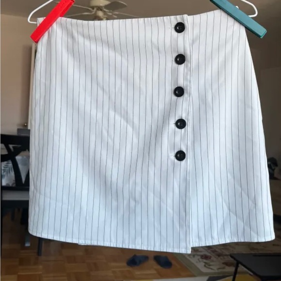 Mini skirt - Picture 3 of 9